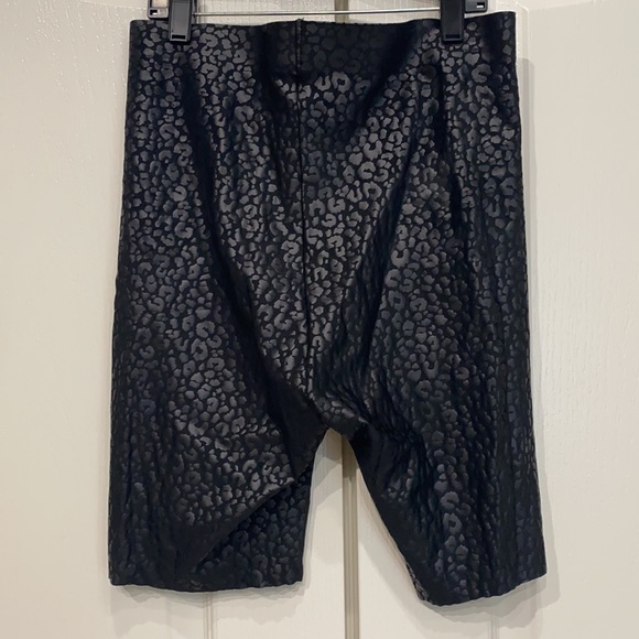 Hue Sleek Effects High Rise Shorts Black M NEW - Picture 4 of 7